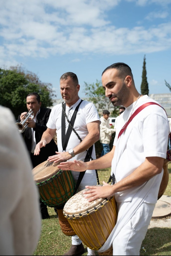 הרכב חי: חצוצרה, ג׳מבה וגיטרה באירוע