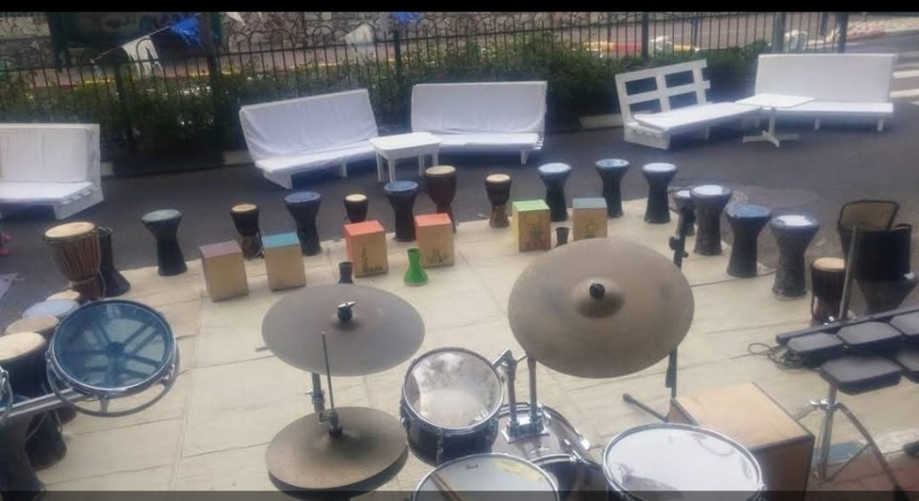 ערכת תופים מקצועית באולפן