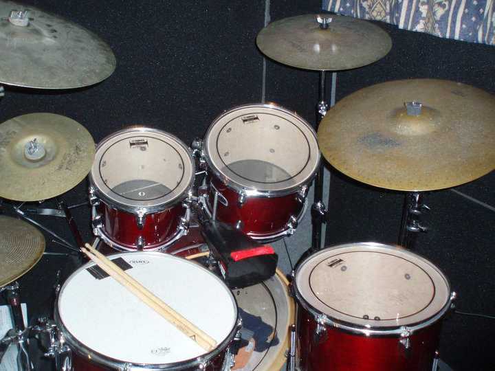 כניסה חגיגית עם ארבעה נגני שופר ותופים