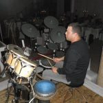 הרכב שופרות ותופים בלבוש לבן