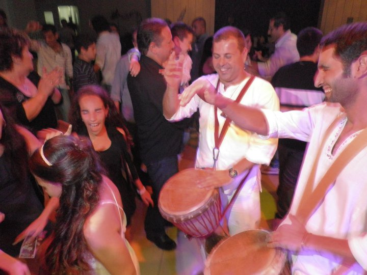 ילדים במעגל תופים — סדנה חינוכית