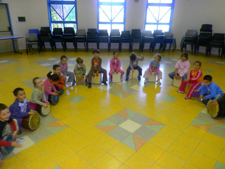 רגע מהאירוע — תופים וקהל